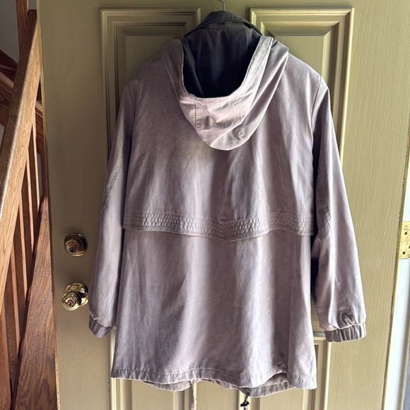 Fleet Street means large jacket with detachable hood and lining. - Picture 4 of 8